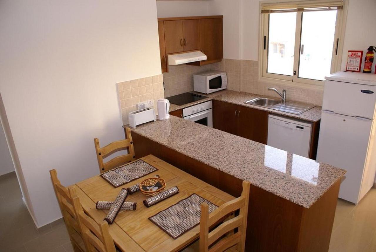 Pleasantly Furnished Apartment B201 With Large Terrace, Wi-Fi & Android Tv Pegeia Eksteriør billede
